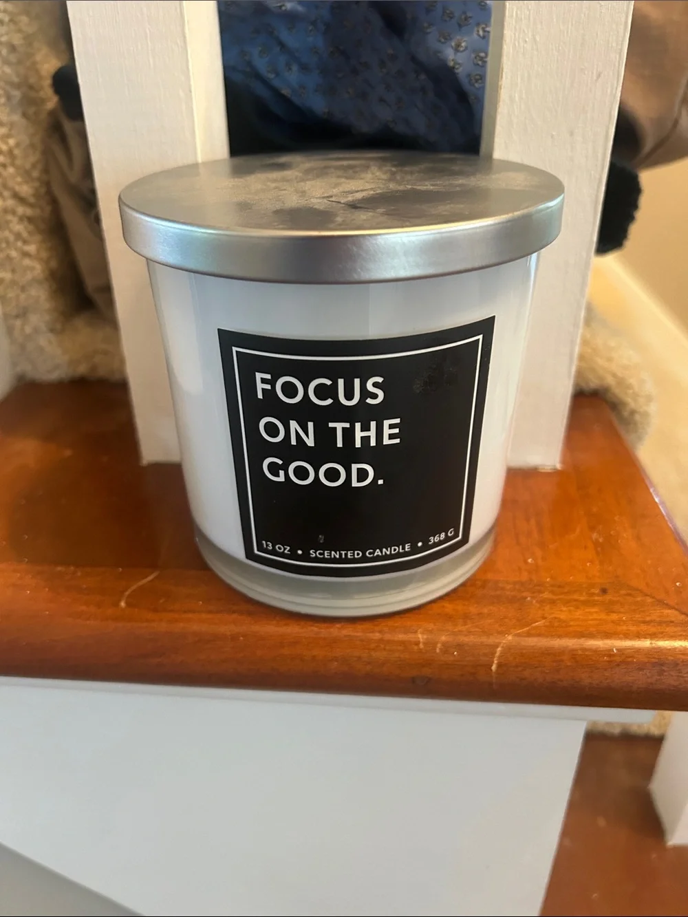 FOCUS ON THE GOOD. Scented Candle - White / Silver
